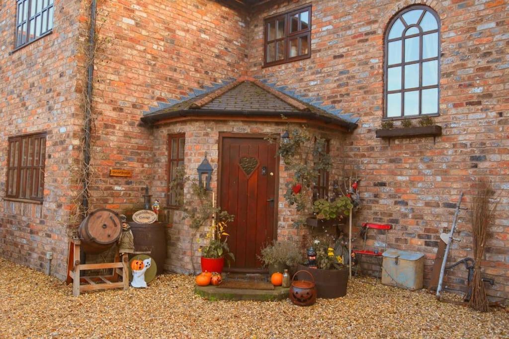 Bumbleberry Cottage Gresford Exteriör bild