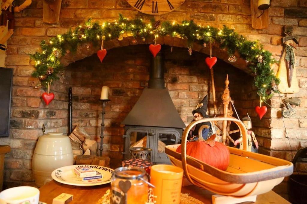 Bumbleberry Cottage Gresford Exteriör bild