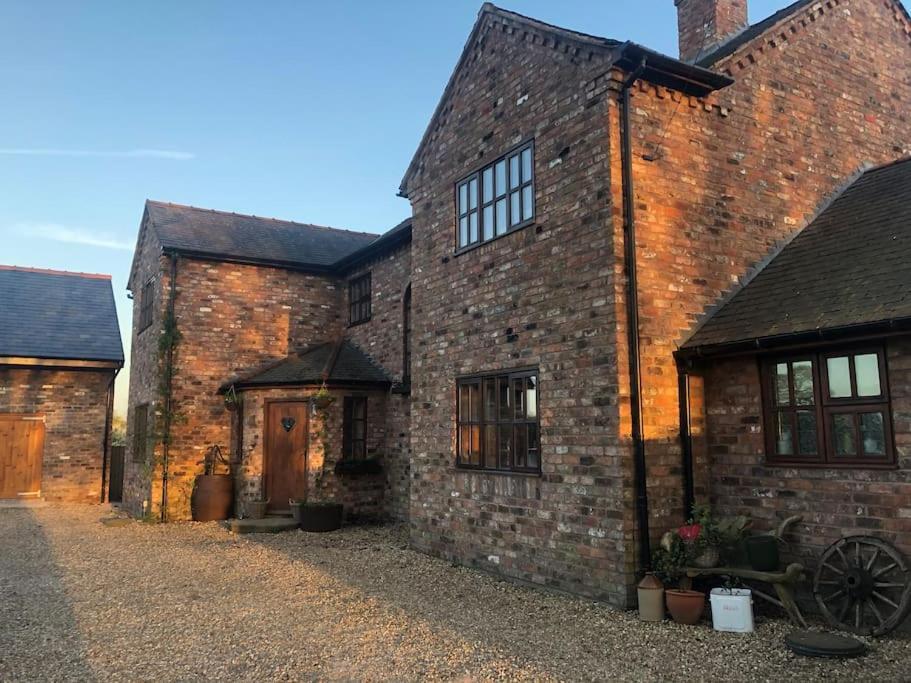 Bumbleberry Cottage Gresford Exteriör bild